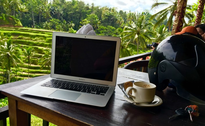 HASHTAG DIGITAL NOMAD